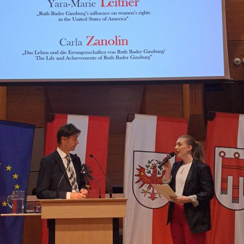 Yara Leitner gewinnt mit ihrer VWA den Future Award der Justiz1
