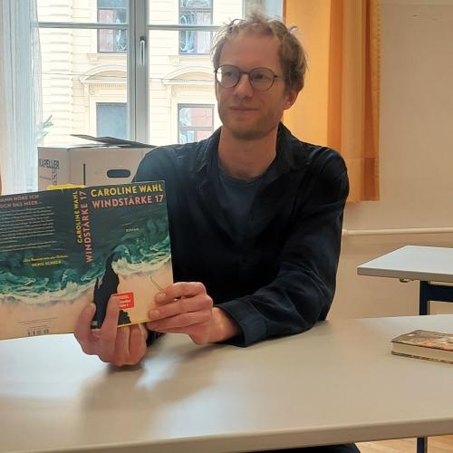 Johannes Schwaiger - Windstärke 17 von Caroline Wahl