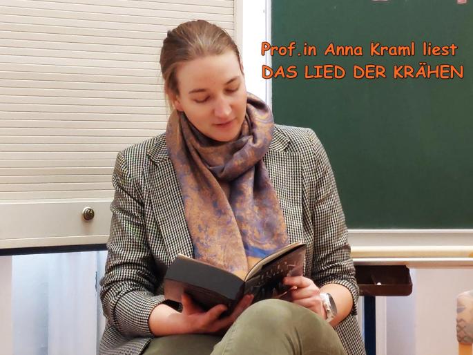 Prof.in Anna Kraml liest aus dem LiED DER KRÄHEN